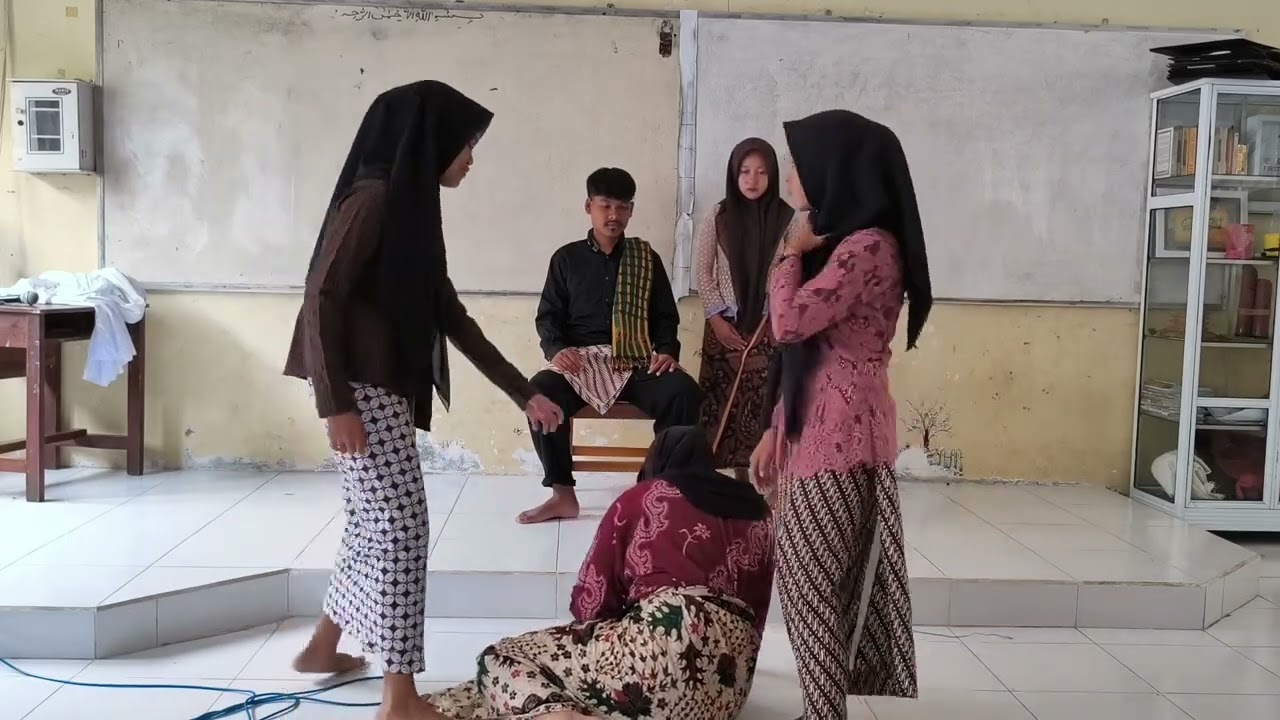 Drama bahasa jawa kel. 2                                   AJI SAKA LAN DEWATA CENGKAR. 