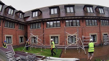 Scaffold towers with bridges – time lapse of assembly