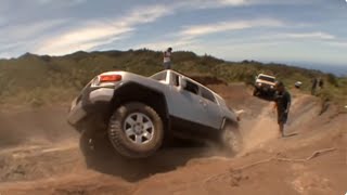 Jeep Rubicon And Toyota FJ Cruiser Off-Road In Hawaii Jeep Rubicon And Toyota FJ Cruiser Off-Road In Hawaii