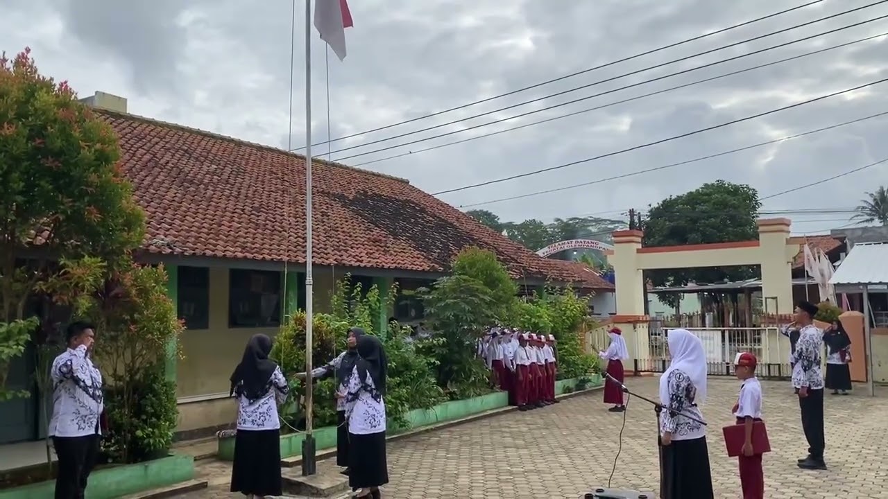 Upacara Hari Guru Nasional 2025