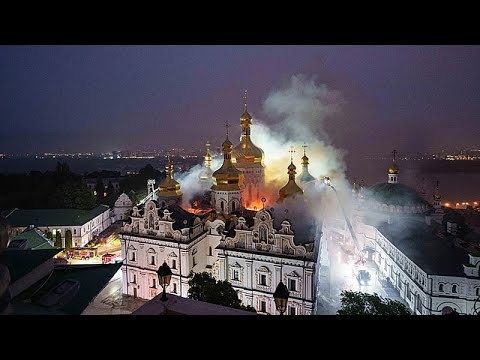 РФ нанесла комбинированный удар по Украине: не менее 11 погибших, горит Успенский собор лавры