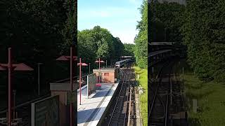 Mehrere U-Bahnen DT4 unterwegs durch #hamburg #trainspotting #hvv #bahnhof #u1 #ubahnhamburg