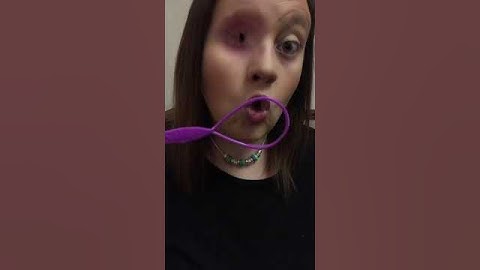Woman Shows Unusual Ability to Blow Bubbles With Her Empty Eye Socket - 1173396-2