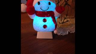 カラフルに点滅しながら光る可愛い雪だるまサンタ Snowman Santa shining while flashing colorful