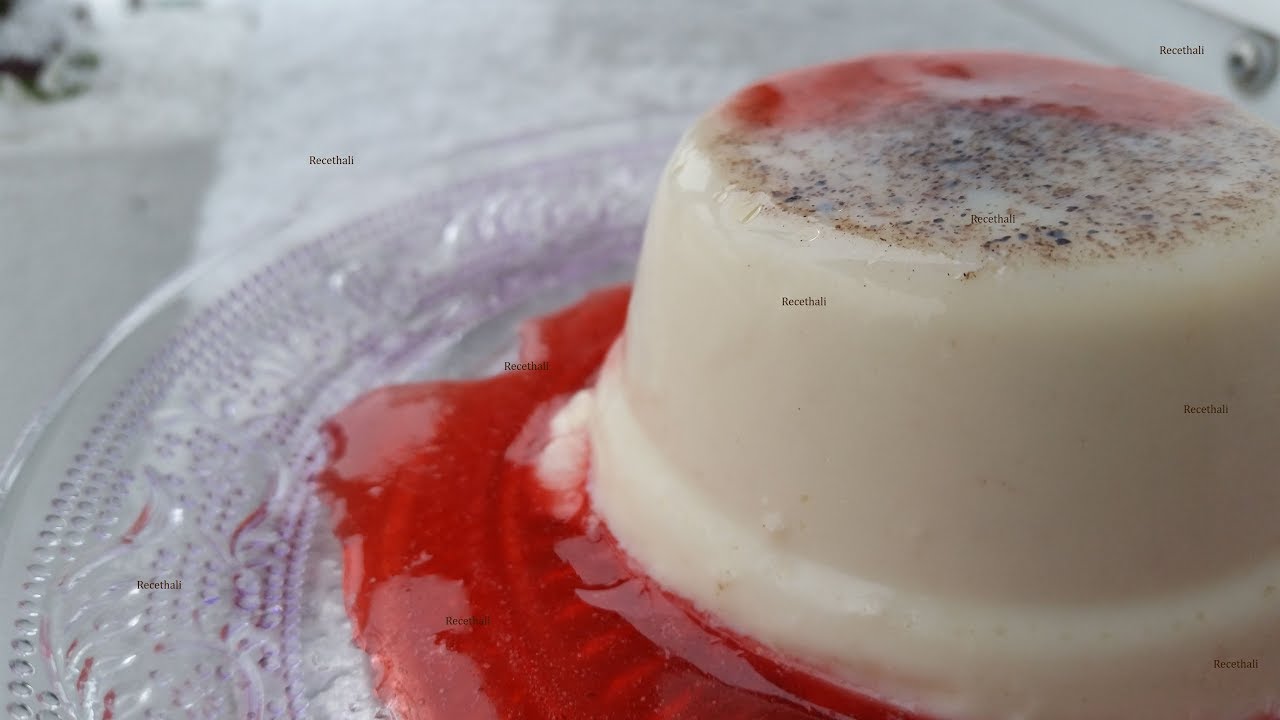 Panna Cotta sin gelatina de origen animal y con salsa de frutos rojos