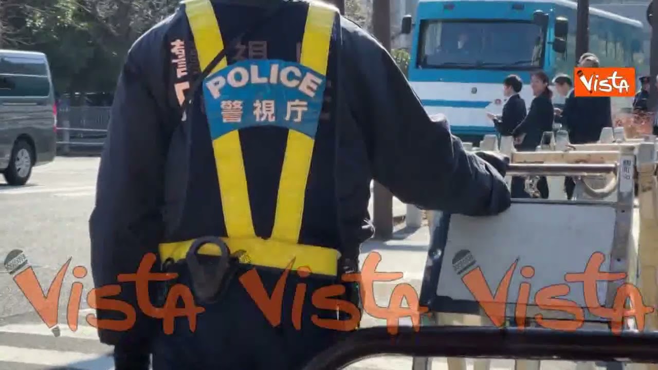 Giorgia Meloni a Tokyo, la tradizionale apertura a mano delle barriere di ingresso al Kantai