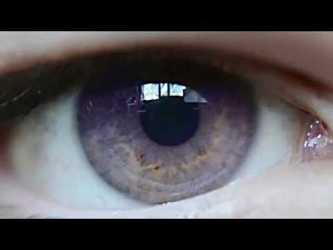 Slow motion natural purple eyes // Ojo violeta natural