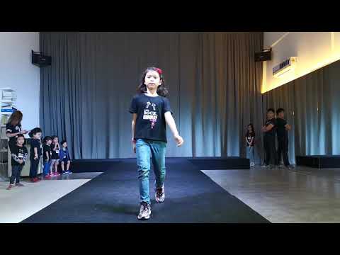 Learn Kid catwalk | Cute kid fashion show | How to walk | Model School