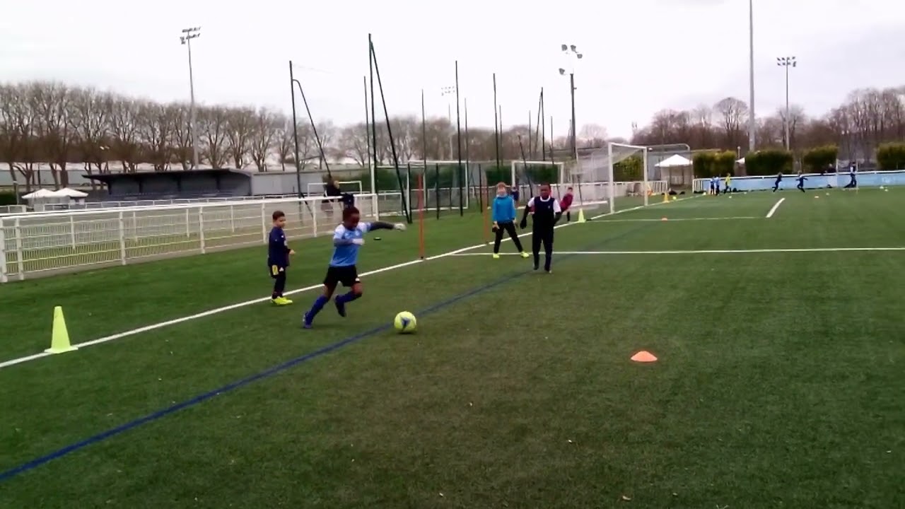 KIDS IN FOOTBALL -FAILS SKILLS GOALS 