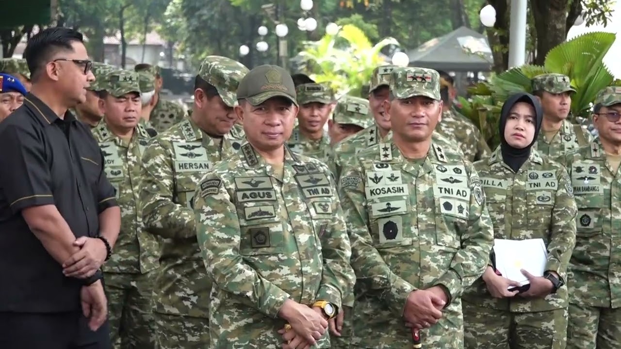 Meresmikan Lapangan Serba Guna Serka Dedi Unadi Kodam III/Siliwangi