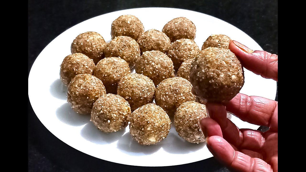 थंडीत खायला उत्तम चवीला रुचकर डिंक घालून केलेले पौष्टिक लाडू  Seema Sawant.