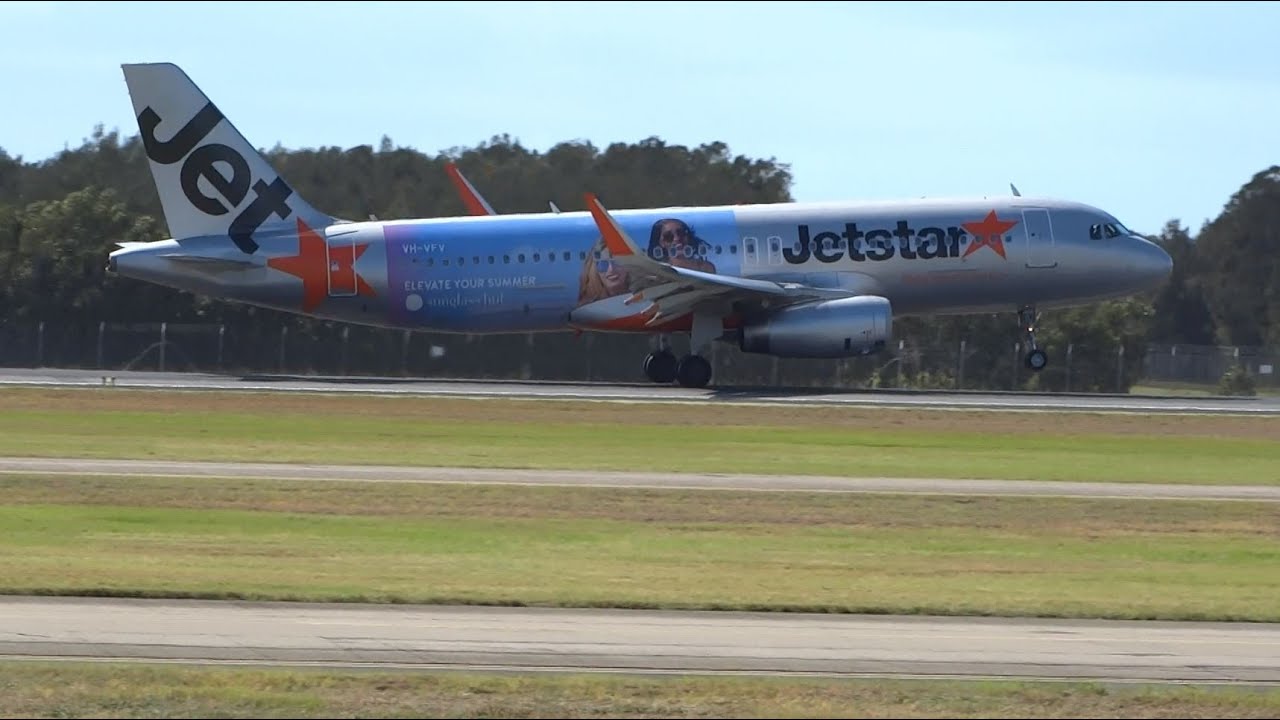 Jetstar (Sunglass Hut) Airbus A320232 [VHVFV] Landing Brisbane