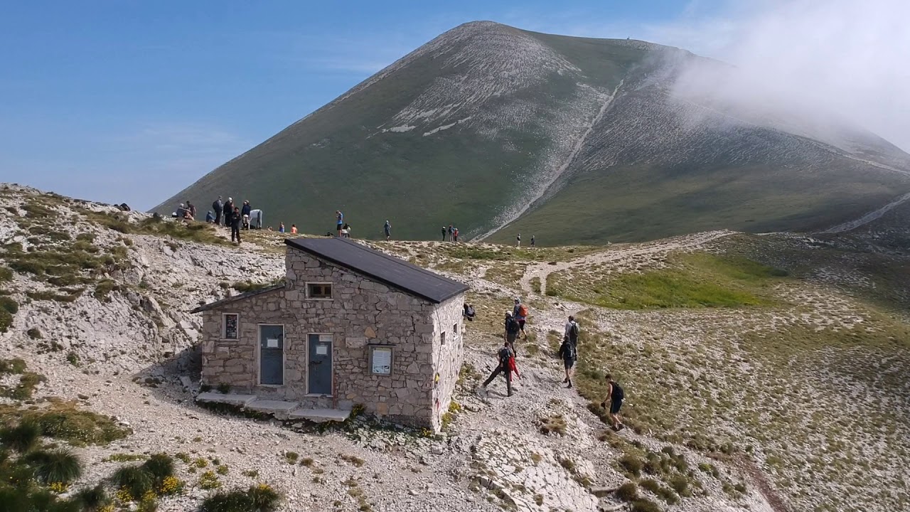 Lago di Pilato , Monti 