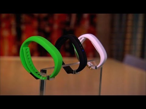 Razer Nabu X: an affordable little wrist-wearable that glows