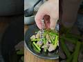 【知らなきゃ損！】下処理不要！「砂肝とニンニクの芽の塩レモン炒め」