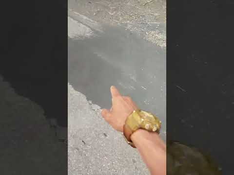 يعطيه الصحة لقا حفرة فطريق غلقها