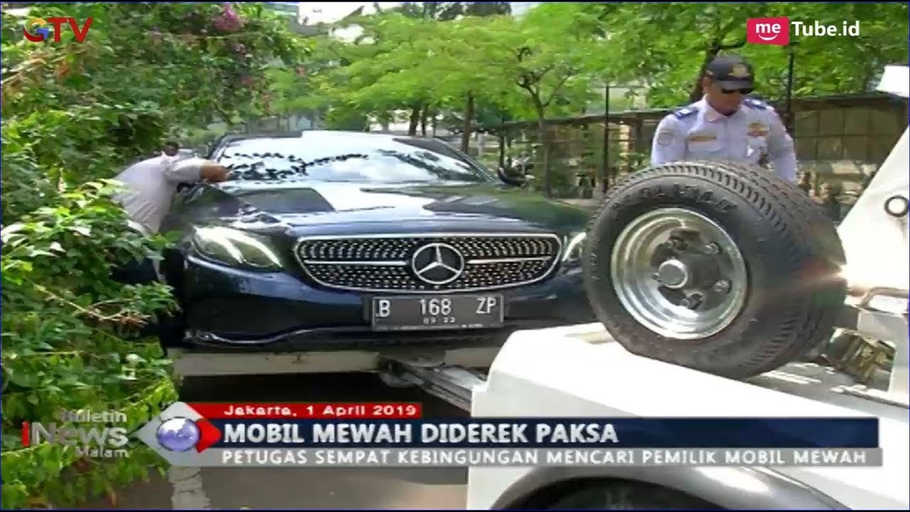 860+ Gambar Mobil Mewah Parkir HD