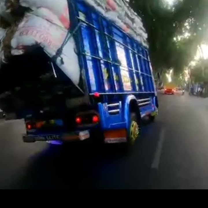 rendi andika menggunakan truk nya wahyu abadi oleng versi lagu matame