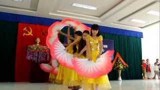 Múa   Kỉ niệm mái trường   THCS Thụy Hương