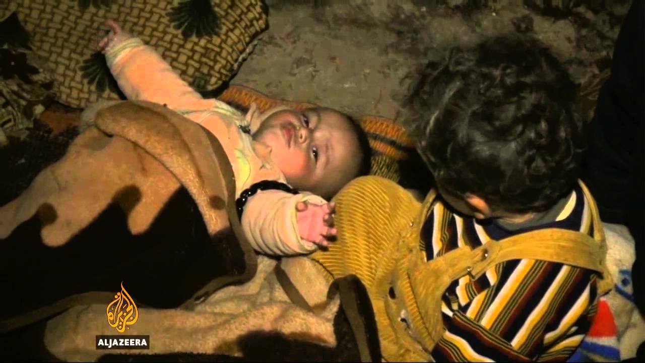 الآلاف يفرون من معرة النعمان - الجزيرة البلقان