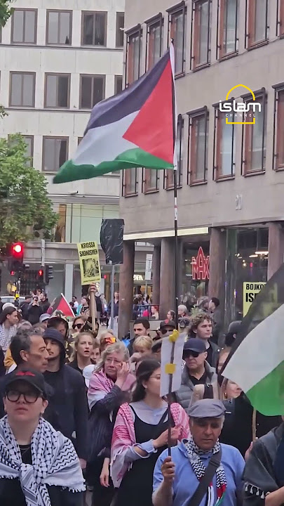 Tearful Swedish girl shows Palestinian flag on her mobile | Islam Channel