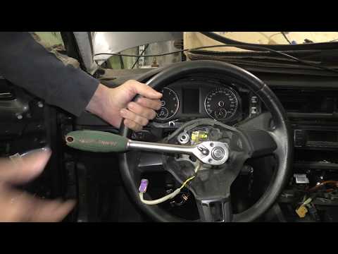 Как снять руль Фольксваген Джетта 6 -  Removing the steering wheel VW Jetta 6