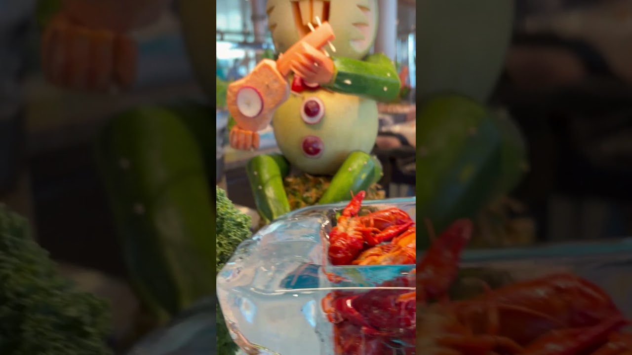 Icon of the Seas Cruise | Crawfish at the Buffet! 🦞🧊