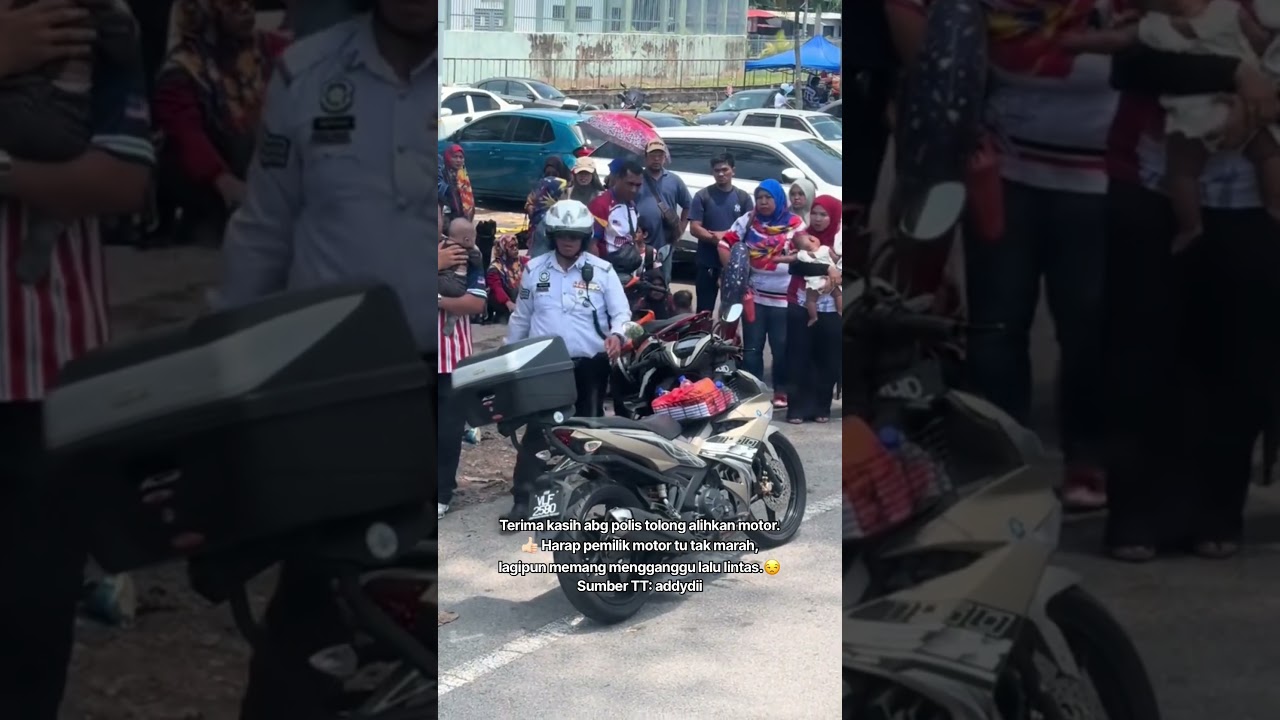 Padahal pemilik motor tu ada je kat situ.🤫😏
