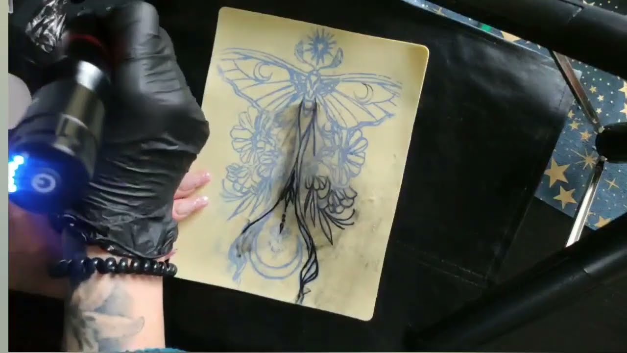 devenir tatoueuse ??qui sait !ma première fois...! sur peau synthétique 