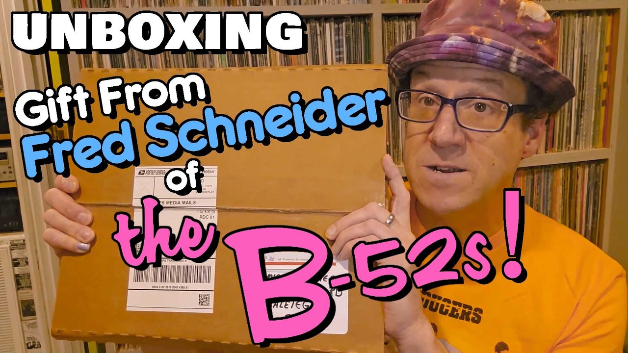 Распаковка подарка от Фреда Шнайдера из группы The B-52s! 