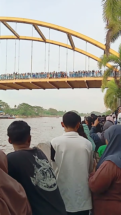 MENYAMBUT ROMADHON DI PEKANBARU LONCAT DARI JEMBATAN #shorts #sungaisiak