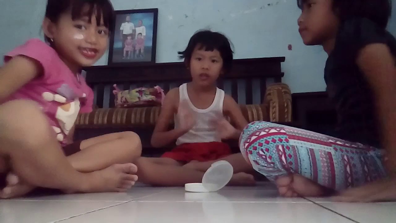 Hihihi ada yang gak pakai baju mm - YouTube
