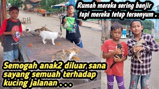 Rumah 2 anak pencinta kucing ini sering banjir karena ombak laut‼jualan plastik cuma dapat 20 ribu