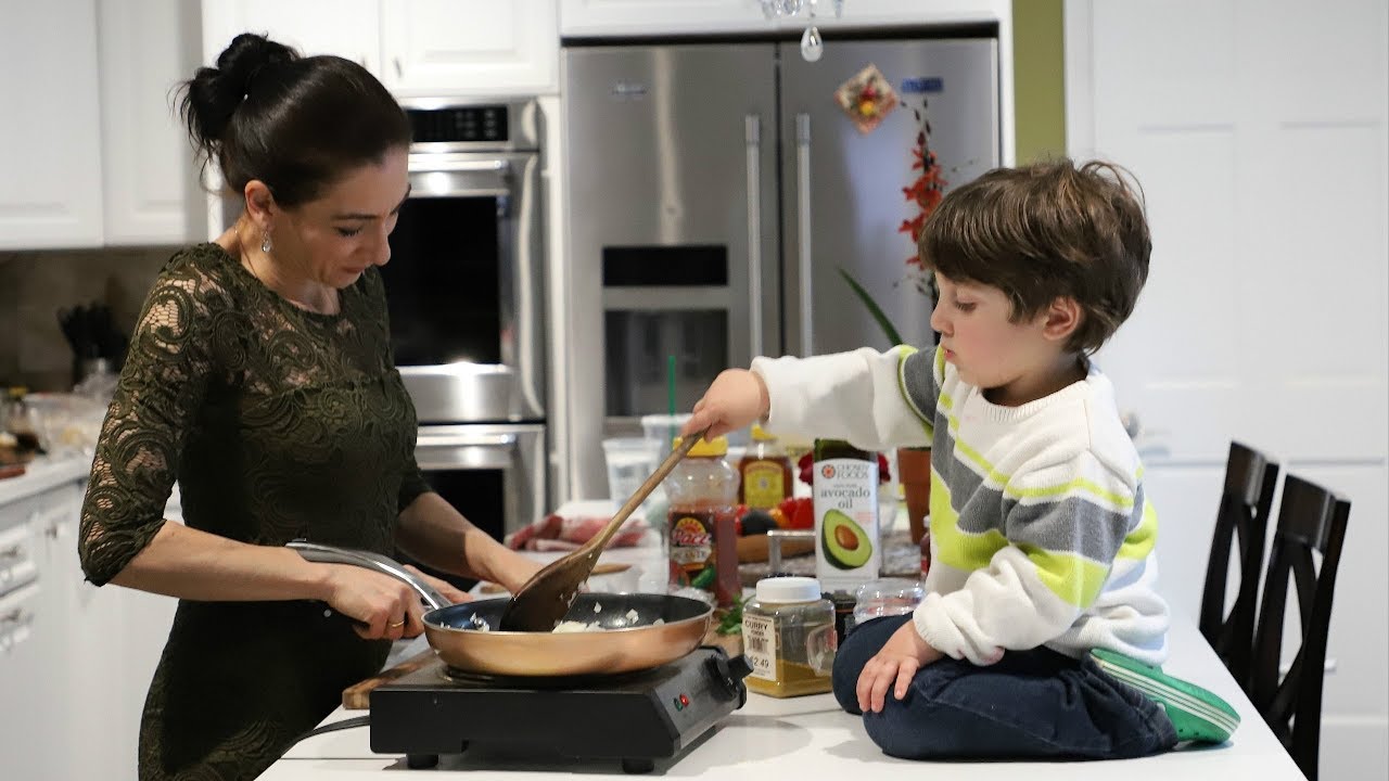 Կուտատուկով (Բամիա) Հավով Ապուր - Okra Chicken Soup - Heghineh Cooking Show in Armenian