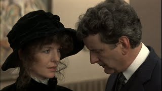 Meeting Louise -- Diane Keaton in Reds