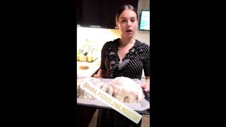 Саша Артемова. Запекаем курицу в чесночном соусе )) Саша Артемова. Запекаем курицу в чесночном соусе ))