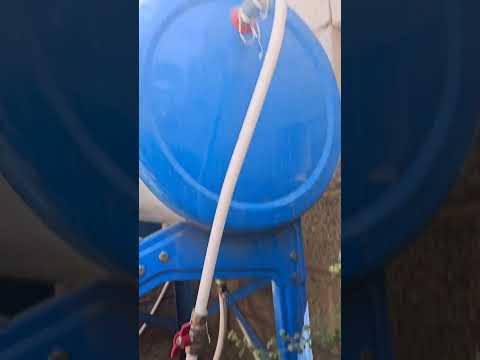 بسبب زيادة ارتفاع خزان الماء عن خزان السخانة مما يسبب الضغط على برميل السخانة ويتم التسرب مع الوقت