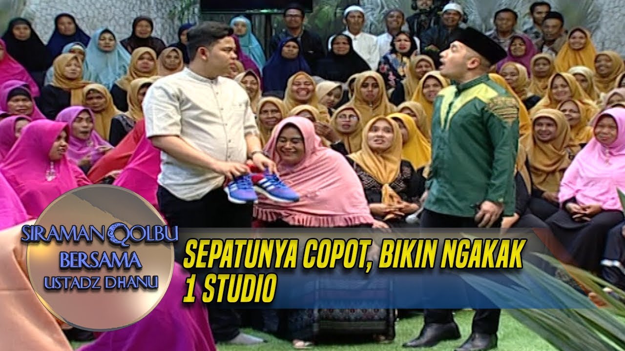 Orang Ini Buat Ngakak 1 Studio Karena Sepatunya Copot Saat Didoakan Ust. Dhanu - Siraman Qolbu (1/3)