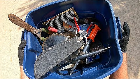 Snuffelen langs de stoeprand "Het is de Muncher!"