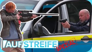 "Waffe runter!" Mann mit GEWEHR eröffnet das Feuer! | Auf Streife | SAT.1 screenshot 4