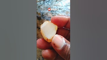 agate is pale white or yellow in color, with distinct orange or reddish-brown stripes or layers