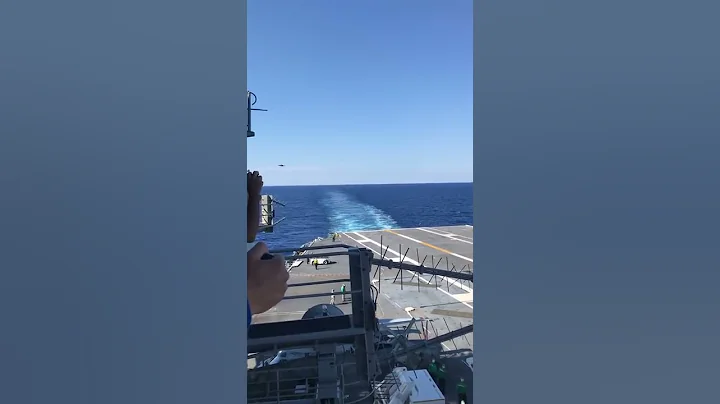 Jet landing on Aircraft Carrier - DayDayNews