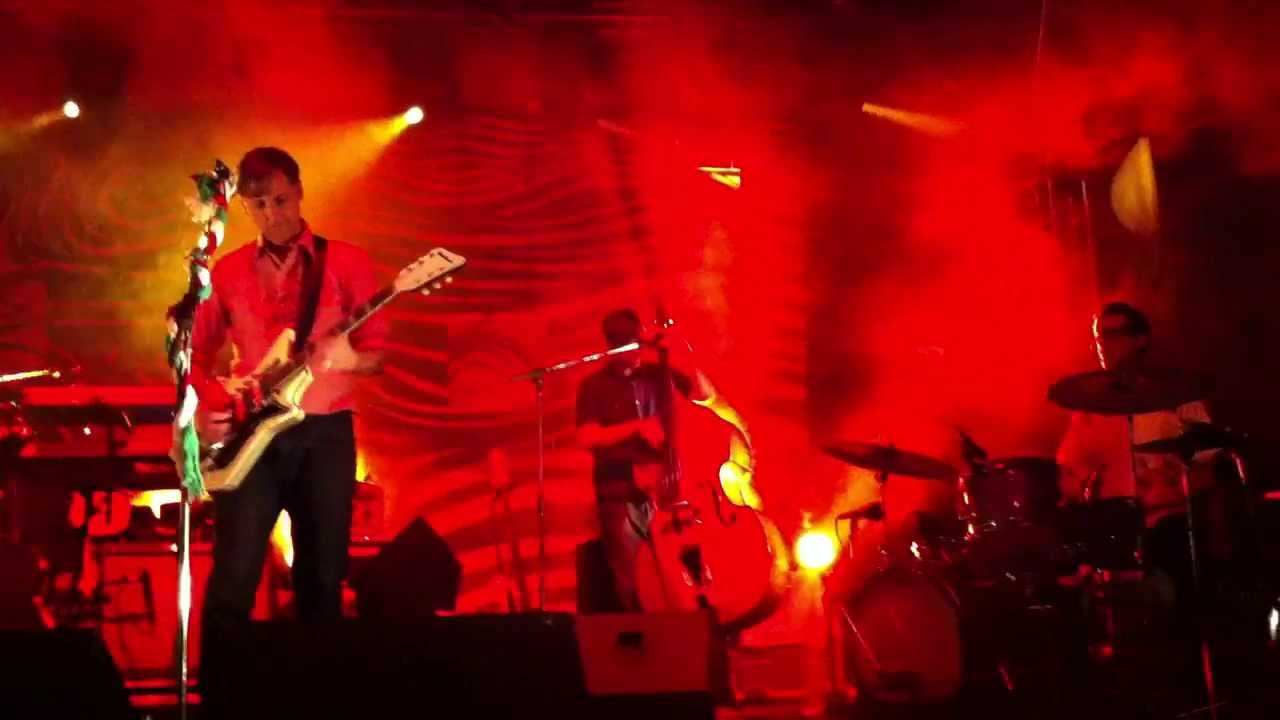 CALEXICO - Gypsy's Curse (Wels, 2013.08.10)
