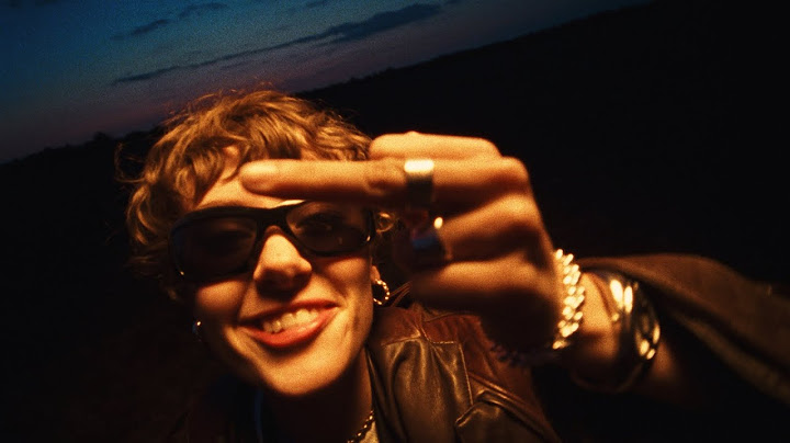 Paula Engels - Mittelfinger an die Welt (Official Music Video)