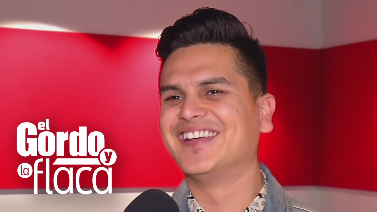 Regulo Caro es el rockero del mundo grupero - YouTube