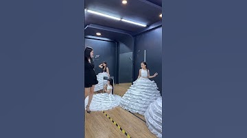 Thử thách tạo dáng với ghế cùng tùng váy siêu to#bybacademy #daotaonguoimau #thanhhuyennguyen