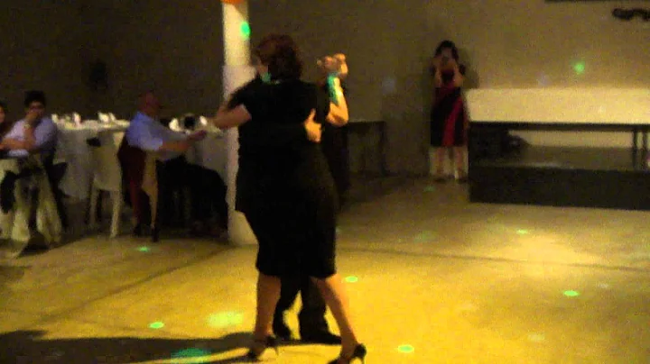 Lidia baila tango en su cumple de 70
