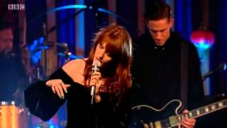 Miniatura del video "Florence + The Machine - What The Water Gave Me (Live at the Rivolli Ballroom)"