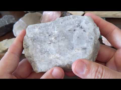 Video: Saan matatagpuan ang orthoclase feldspar?