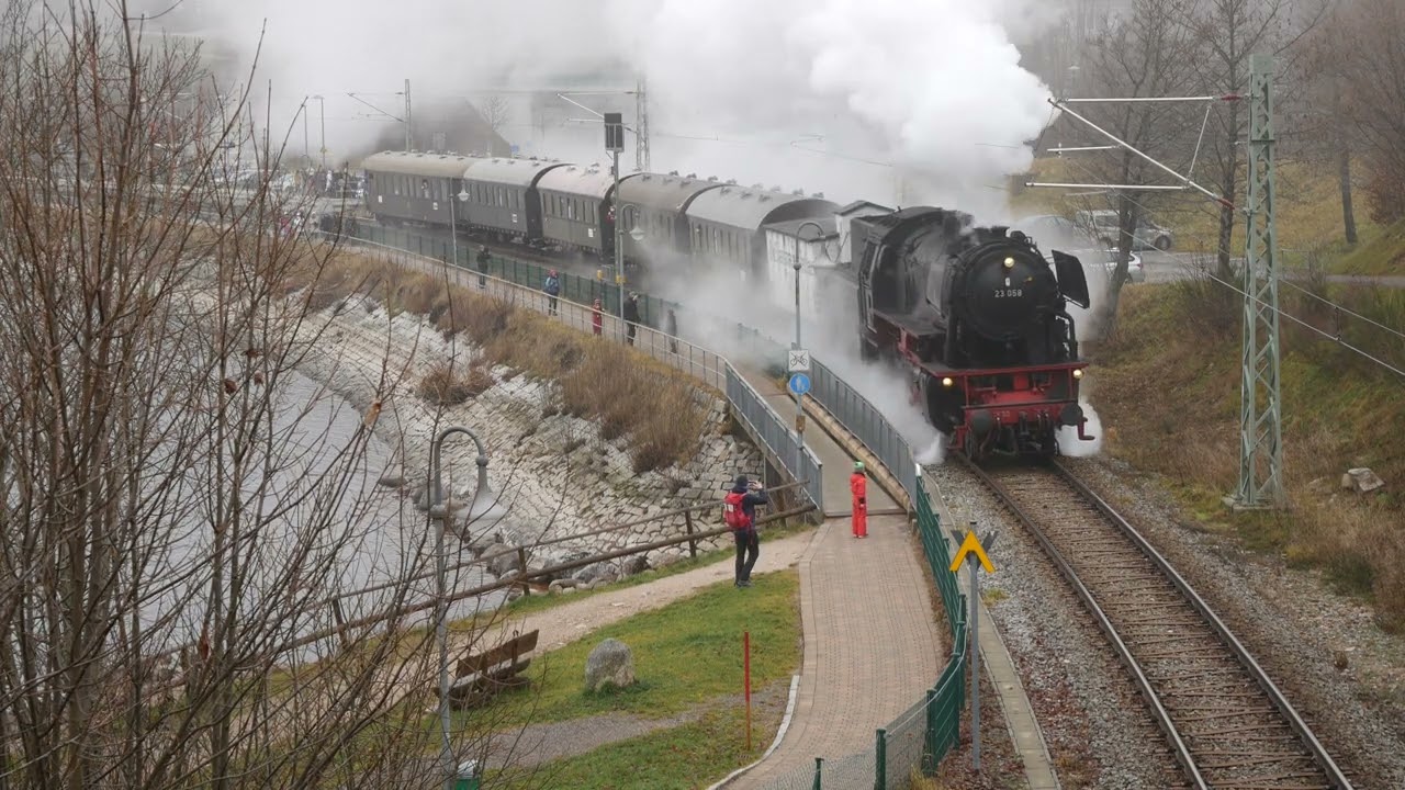 Bundesbahn-Feeling auf der 3Seenbahn - 23 058 und V100 1019 zwischen Titisee und Seebrugg